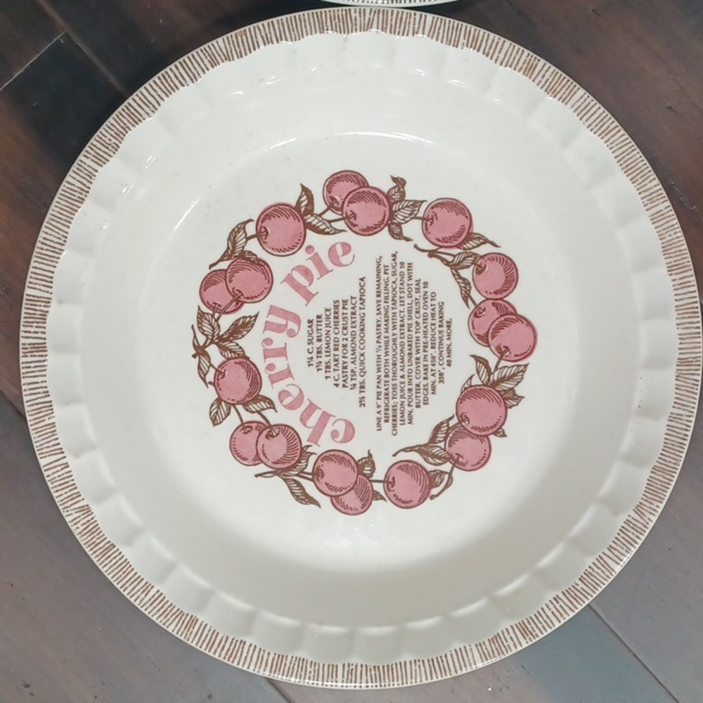 * JENNIFER HOLD * -- Royal China Jeannette/Country Harvest Ceramic Pie Bakeware